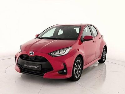 Rosso Usata 2023 Toyota Yaris Hybrid Trend Utilitaria | 20.900 € (Buon prezzo)