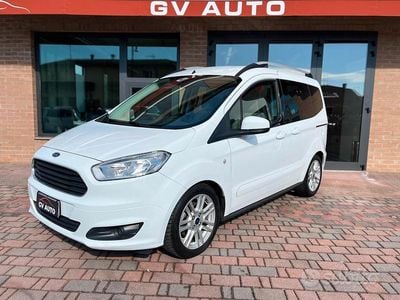 Usata Ford Tourneo Courier Titanium 101 CV (74 kW) 2015 Bianco Monovolume