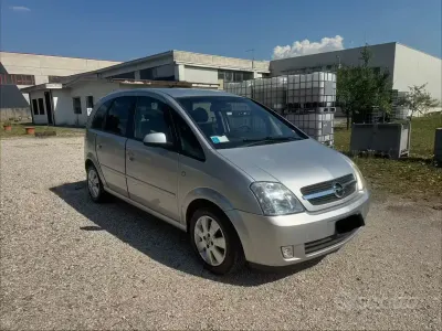 Usata Opel Meriva Cosmo 101 CV (74 kW) 2003 Grigio Monovolume