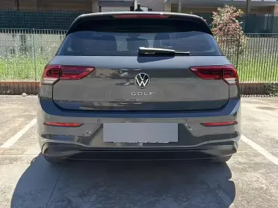 Usata VW Golf VIII 150 CV (110 kW) 2025 Grigio Berlina