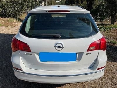 Usata Opel Astra 110 CV (80 kW) 2013 Bianco Station wagon