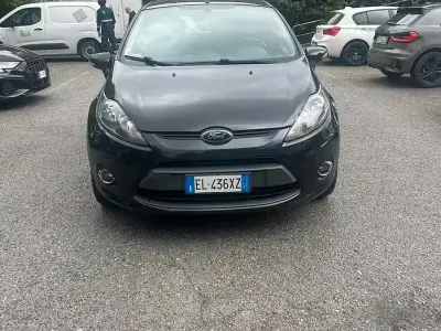 Usado Ford Fiesta Titanium 70 HP (51 kW) 2012 Preto Sedan