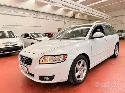 Usata Volvo V50 115 CV (84 kW) 2011 Bianco Station wagon