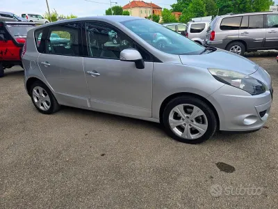 Usata Renault Scenic E-Tech Dynamique 110 CV (80 kW) 2011 Grigio Monovolume