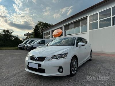 Lexus CT200h