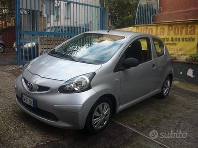 Usata Toyota Aygo Sol 68 CV (50 kW) 2008 Grigio Utilitaria