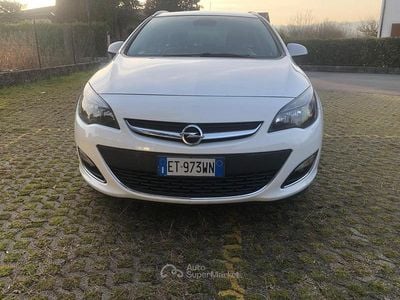 Usata Opel Astra Cosmo 110 CV (80 kW) 2014 Argento Station wagon