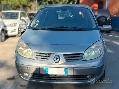 Usata Renault Grand Scénic II Dynamique 130 CV (95 kW) 2006 Grigio Monovolume