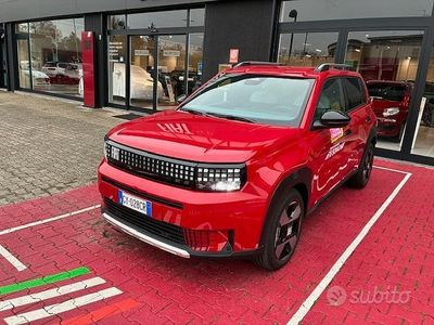 Nuova Fiat Grande Panda La Prima 110 CV (80 kW) 2025 Rosso Utilitaria
