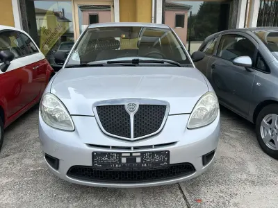 Usata Lancia Ypsilon 60 CV (44 kW) 2009 Argento Utilitaria