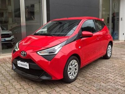 Usata Toyota Aygo Connect Style 72 CV (52 kW) 2020 Rosso Utilitaria