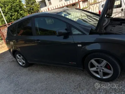 Usata Seat Altea 102 CV (75 kW) 2011 Grigio SUV