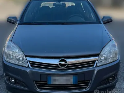 Usata Opel Astra 120 CV (88 kW) 2007 Grigio Berlina