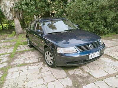Usata VW Passat 101 CV (74 kW) 1999 Blu Berlina
