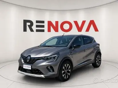 Usata Renault Captur Techno 101 CV (74 kW) 2023 Grigio SUV