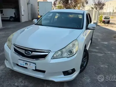 Usata Subaru Legacy Trend 150 CV (110 kW) 2010 Bianco Station wagon