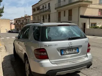 Usata Mercedes ML320 224 CV (164 kW) 2007 Grigio SUV