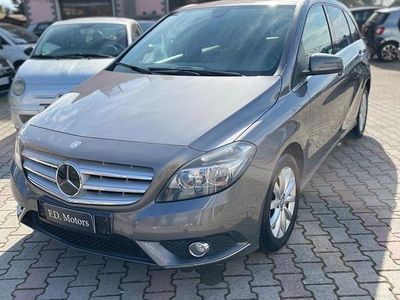 Usata Mercedes B180 Business 108 CV (79 kW) 2015 Grigio Monovolume