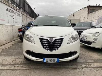 Usata Lancia Ypsilon 85 CV (62 kW) 2015 Bianco Utilitaria