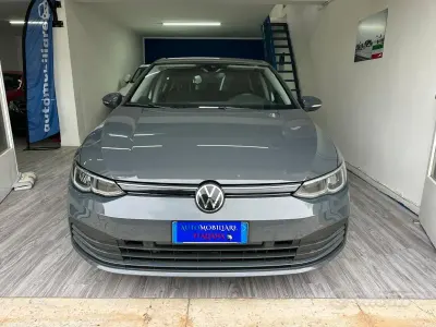Usata VW Golf VIII Life 110 CV (80 kW) 2021 Grigio Berlina