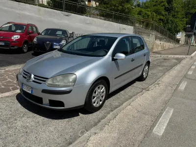Usado VW Golf IV 105 CV (77 kW) 2004 Gris Berlina