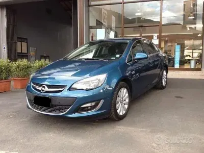 Usata Opel Astra Cosmo 110 CV (80 kW) 2015 Blu Berlina