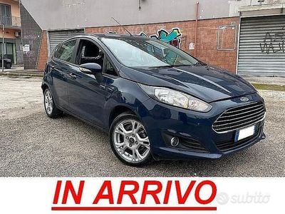 Usata Ford Fiesta 75 CV (55 kW) 2015 Blu Berlina