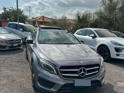 Usata Mercedes GLA220 170 CV (125 kW) 2015 Grigio SUV