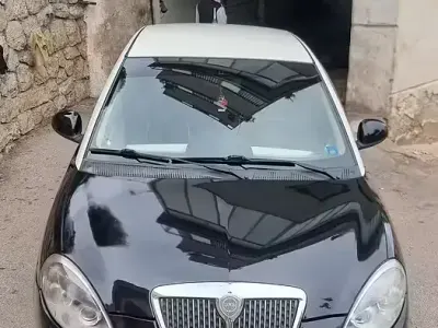 Usata Lancia Ypsilon 75 CV (55 kW) 2011 Nero Utilitaria