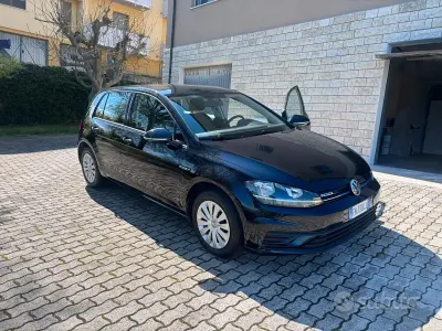Używany VW Golf VII Trendline 110 KM (80 kW) 2018 Czarny Sedan/Limuzyna