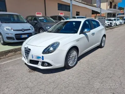 Usata Alfa Romeo Giulietta Distinctive 120 CV (88 kW) 2015 Bianco Utilitaria