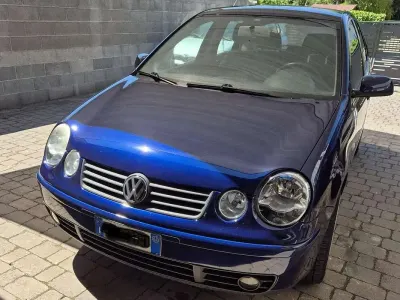 Usata VW Polo Comfortline 75 CV (55 kW) 2004 Blu/azzurro Utilitaria