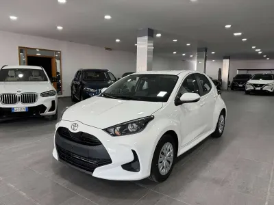 Nuova Toyota Yaris Hybrid Active 116 CV (85 kW) 2025 Bianco Berlina