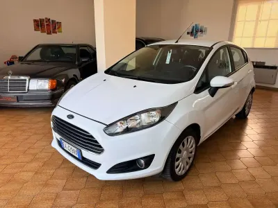 Usata Ford Fiesta 60 CV (44 kW) 2014 Bianco Utilitaria