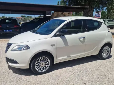 Usata Lancia Ypsilon Gold 69 CV (50 kW) 2015 Bianco Utilitaria
