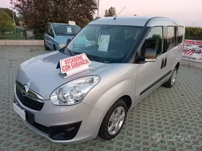 Usata Opel Combo 105 CV (77 kW) 2017 Grigio Monovolume