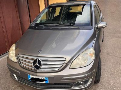 Mercedes B200