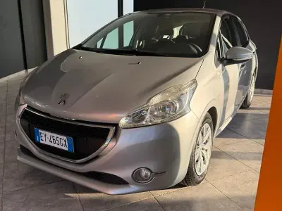 Usata Peugeot 208 Active 68 CV (50 kW) 2015 Grigio Utilitaria