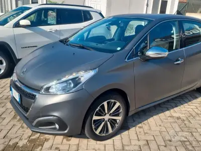 Usata Peugeot 208 Active 75 CV (55 kW) 2016 Grigio Utilitaria