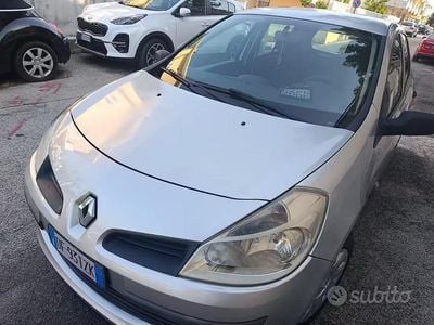 Brugt Renault Clio II 65 HK (47 kW) 2006 Grå Sedan