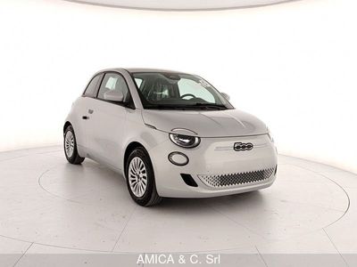 Usata Fiat 500e Icon 50 kW (69 CV) 2024 Verde Berlina
