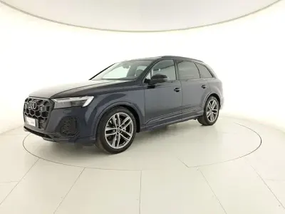 Usata Audi Q7 S-Line 286 CV (210 kW) 2024 Grigio waitomo metallizzato SUV