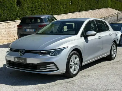 Usado VW Golf VIII Life 116 CV (85 kW) 2022 Plateado Berlina