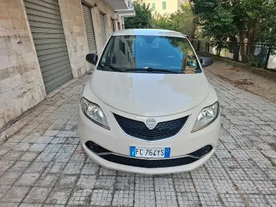 Usata Lancia Ypsilon 85 CV (62 kW) 2016 Bianco Utilitaria