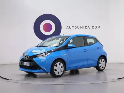 Usata Toyota Aygo Cool 69 CV (50 kW) 2016 Blu Utilitaria