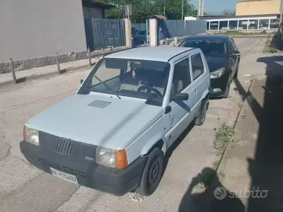 Usata Fiat 750 34 CV (25 kW) 1987 Blu Berlina