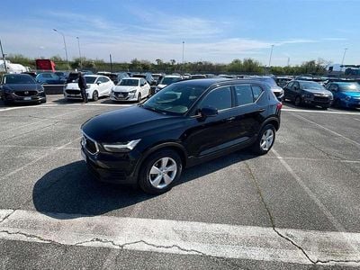 Usata Volvo XC40 Momentum 129 CV (94 kW) 2020 Nero SUV