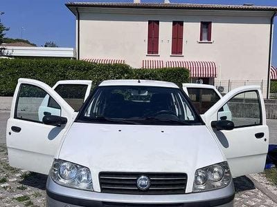 Usata Fiat Punto Dynamic 69 CV (50 kW) 2003 Utilitaria