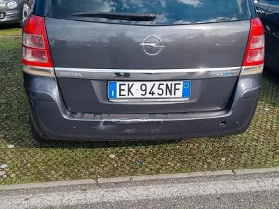Usata Opel Zafira 2011 Grigio Monovolume