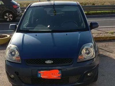 Usata Ford Fiesta Titanium 68 CV (50 kW) 2006 Utilitaria